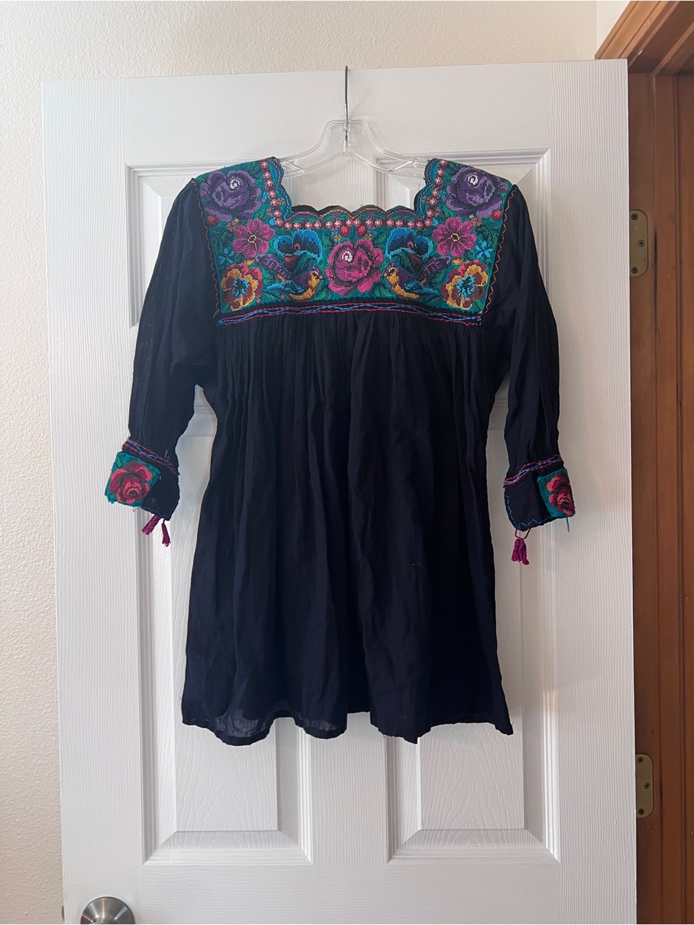 Vintage Embroidered Mexican blouse. Handmade.